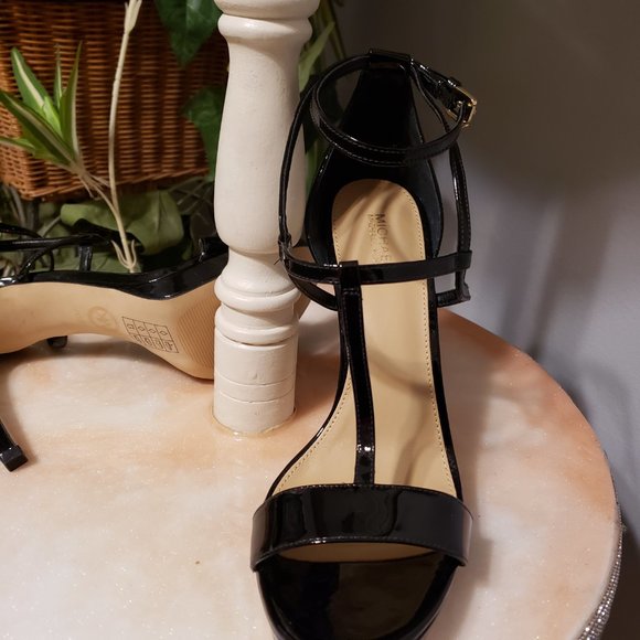 Michael Kors T-Strap Black Leather Open Toe Platform Sandals - Picture 10 of 10